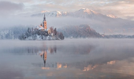 i-photographed-lake-bled-on-a-fairytale-winter-morning-7__880-563x353